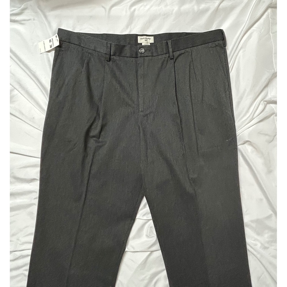 Dockers The Best Pressed Pleated Classic Fit Khaki Pants Charcoal NWT Mens 42x30 - Picture 2 of 16
